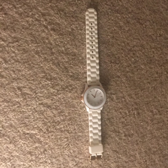 A white watch with rose gold - Picture 1 of 4